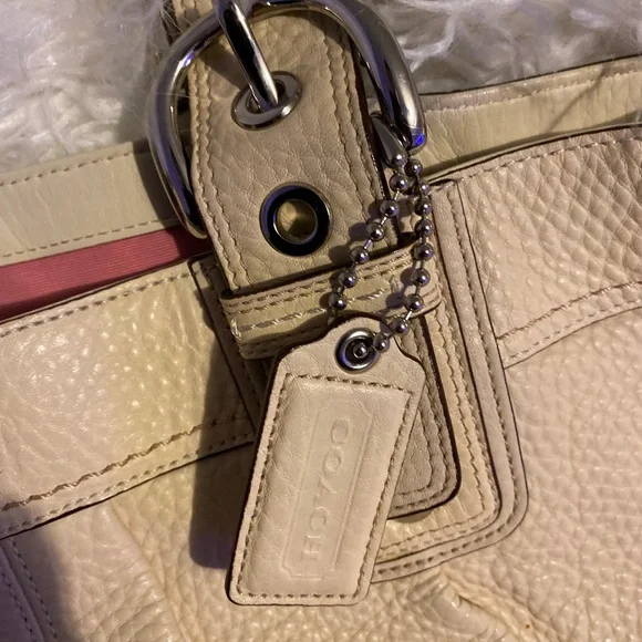 COACH A1072 F13733 Soho Cream Pebbled Leather Pleated Tote - Picture 4 of 11